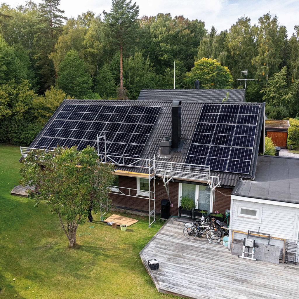 solcellmontage-av-kurtsonklimats-montörer